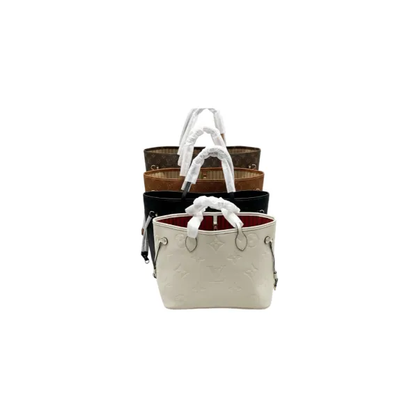 Bags & accessories · B009 from the Six Seven Shop catalogue