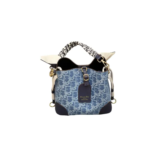 Bags & accessories · B017 from the Six Seven Shop catalogue