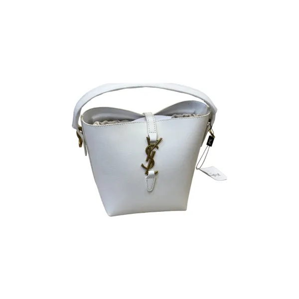 Bags & accessories · B020 from the Six Seven Shop catalogue