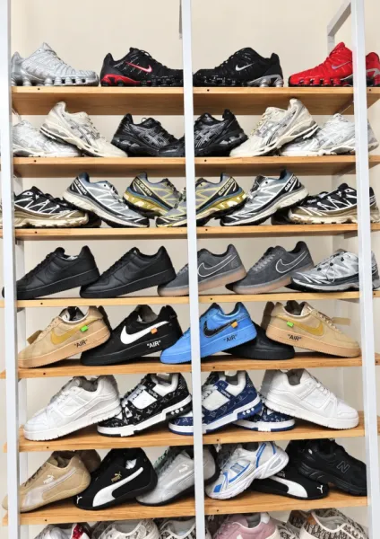 Shoes collection · S195 from the Six Seven Shop catalogue
