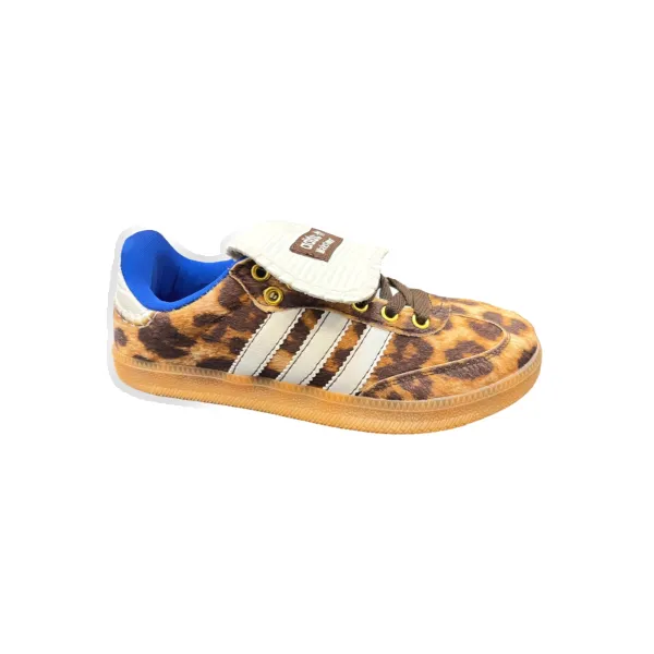 Shoes · S019 from the Six Seven Shop catalogue